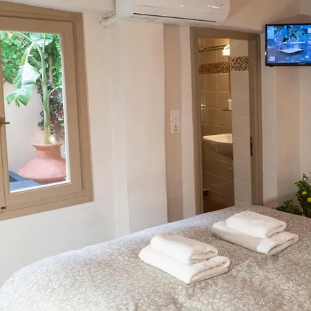 Isidora Bed & Breakfast 3*